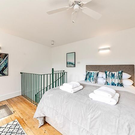 The Secret Kensington Garden Mews-2 Bedroom Full House-2 Train Lines- Spacious-Kings Road- Harrods -Chelsea Stadium-Private Small Patio 런던 외부 사진