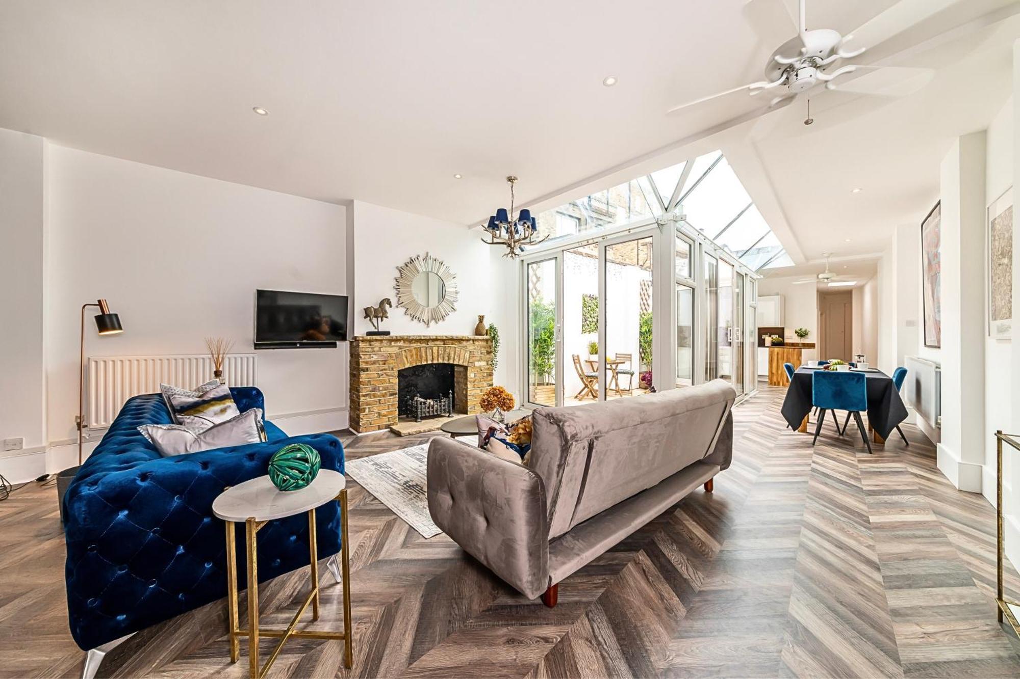 The Secret Kensington Garden Mews-2 Bedroom Full House-2 Train Lines- Spacious-Kings Road- Harrods -Chelsea Stadium-Private Small Patio 런던 외부 사진
