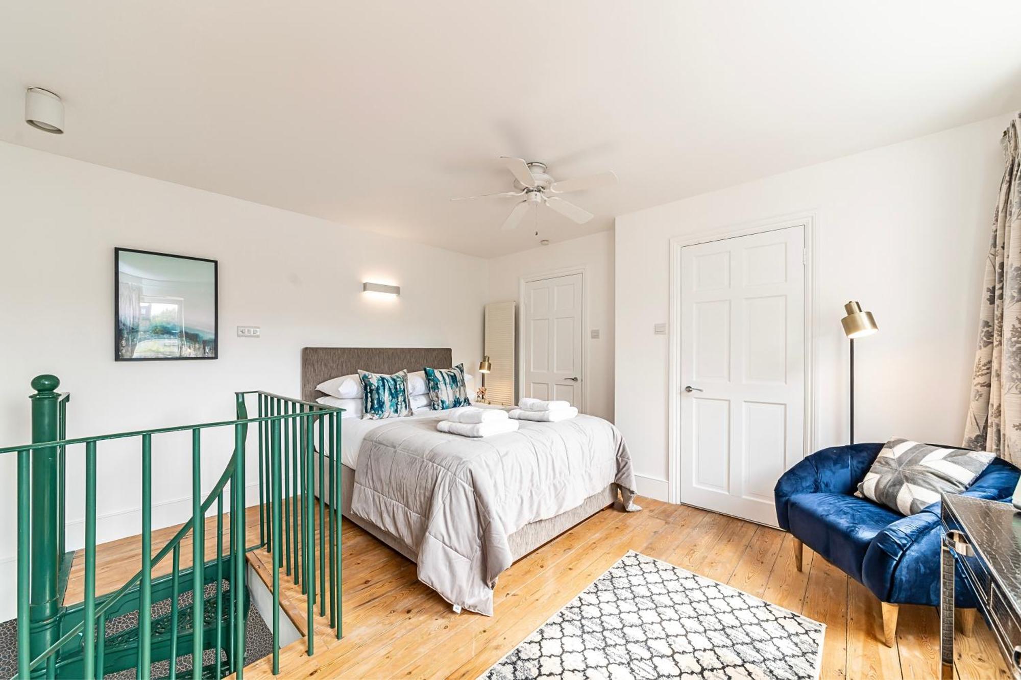The Secret Kensington Garden Mews-2 Bedroom Full House-2 Train Lines- Spacious-Kings Road- Harrods -Chelsea Stadium-Private Small Patio 런던 외부 사진