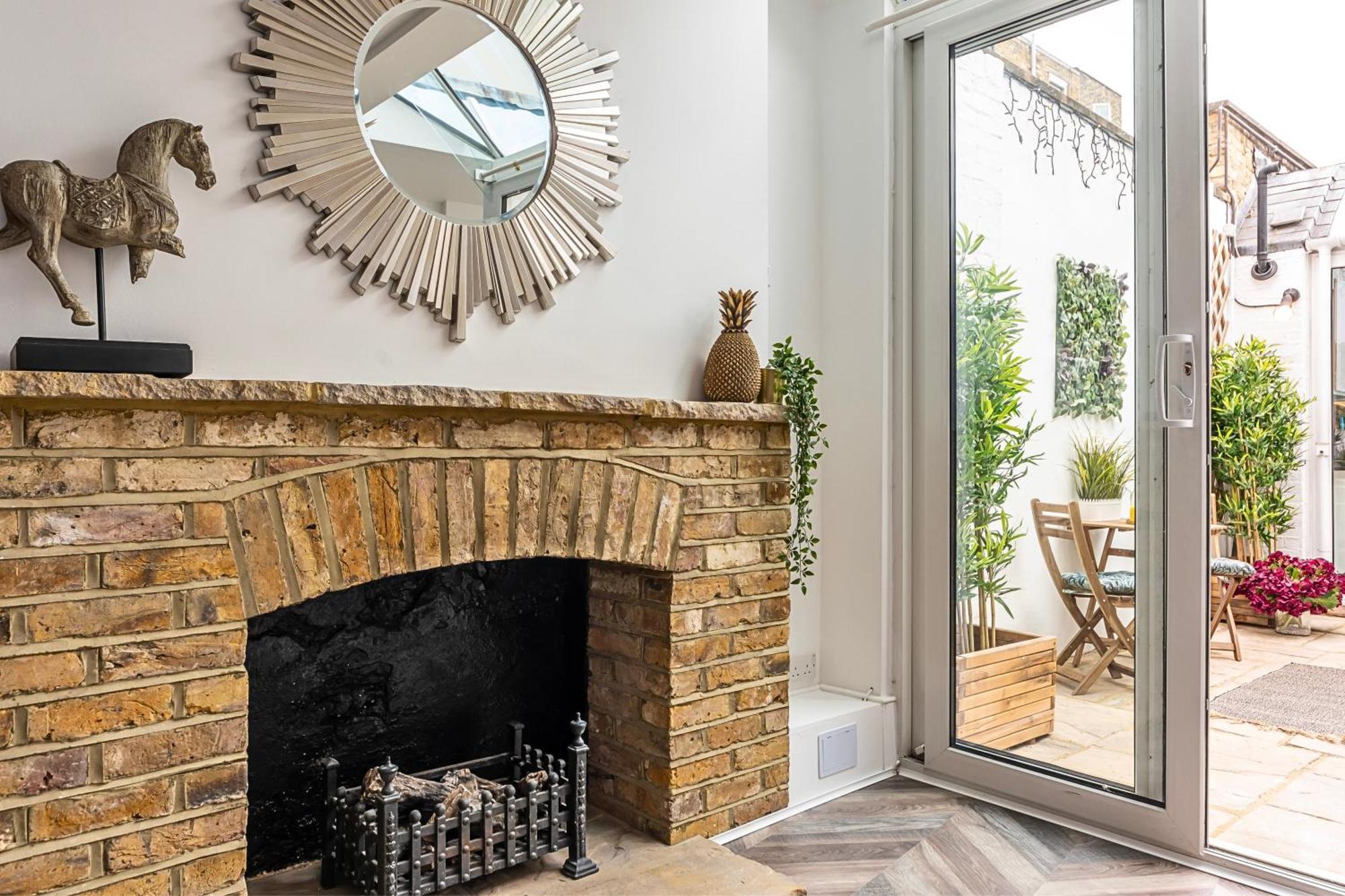 The Secret Kensington Garden Mews-2 Bedroom Full House-2 Train Lines- Spacious-Kings Road- Harrods -Chelsea Stadium-Private Small Patio 런던 외부 사진
