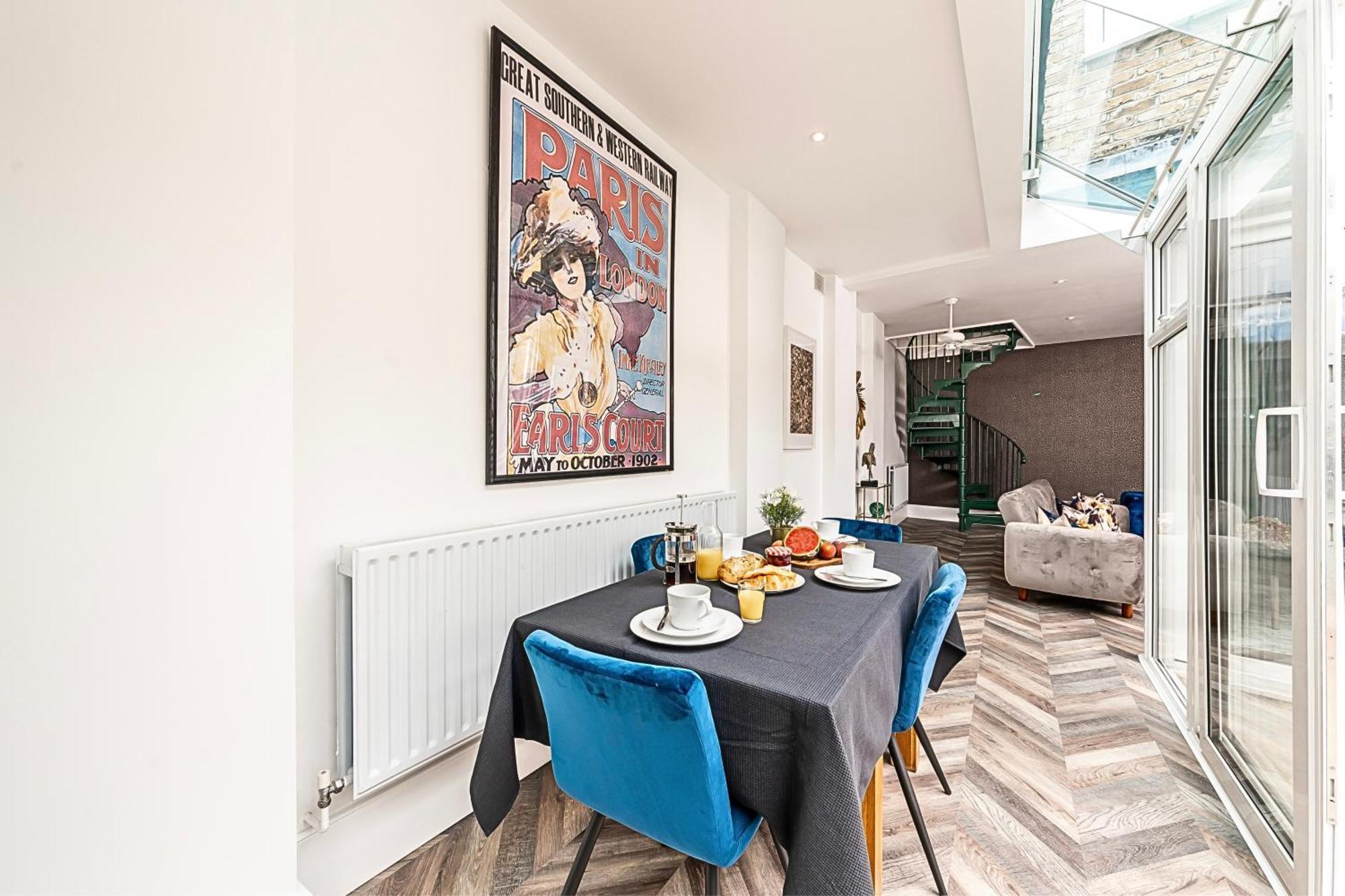 The Secret Kensington Garden Mews-2 Bedroom Full House-2 Train Lines- Spacious-Kings Road- Harrods -Chelsea Stadium-Private Small Patio 런던 외부 사진