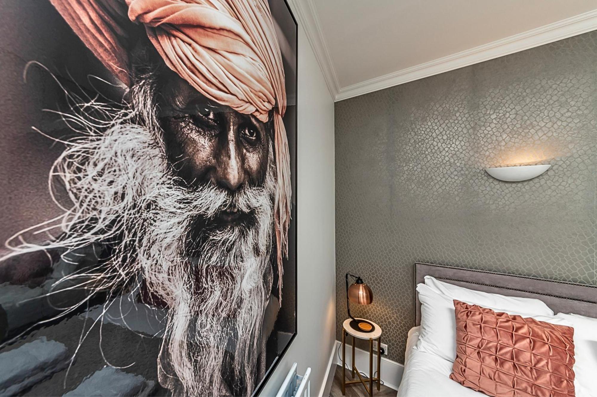 The Secret Kensington Garden Mews-2 Bedroom Full House-2 Train Lines- Spacious-Kings Road- Harrods -Chelsea Stadium-Private Small Patio 런던 외부 사진