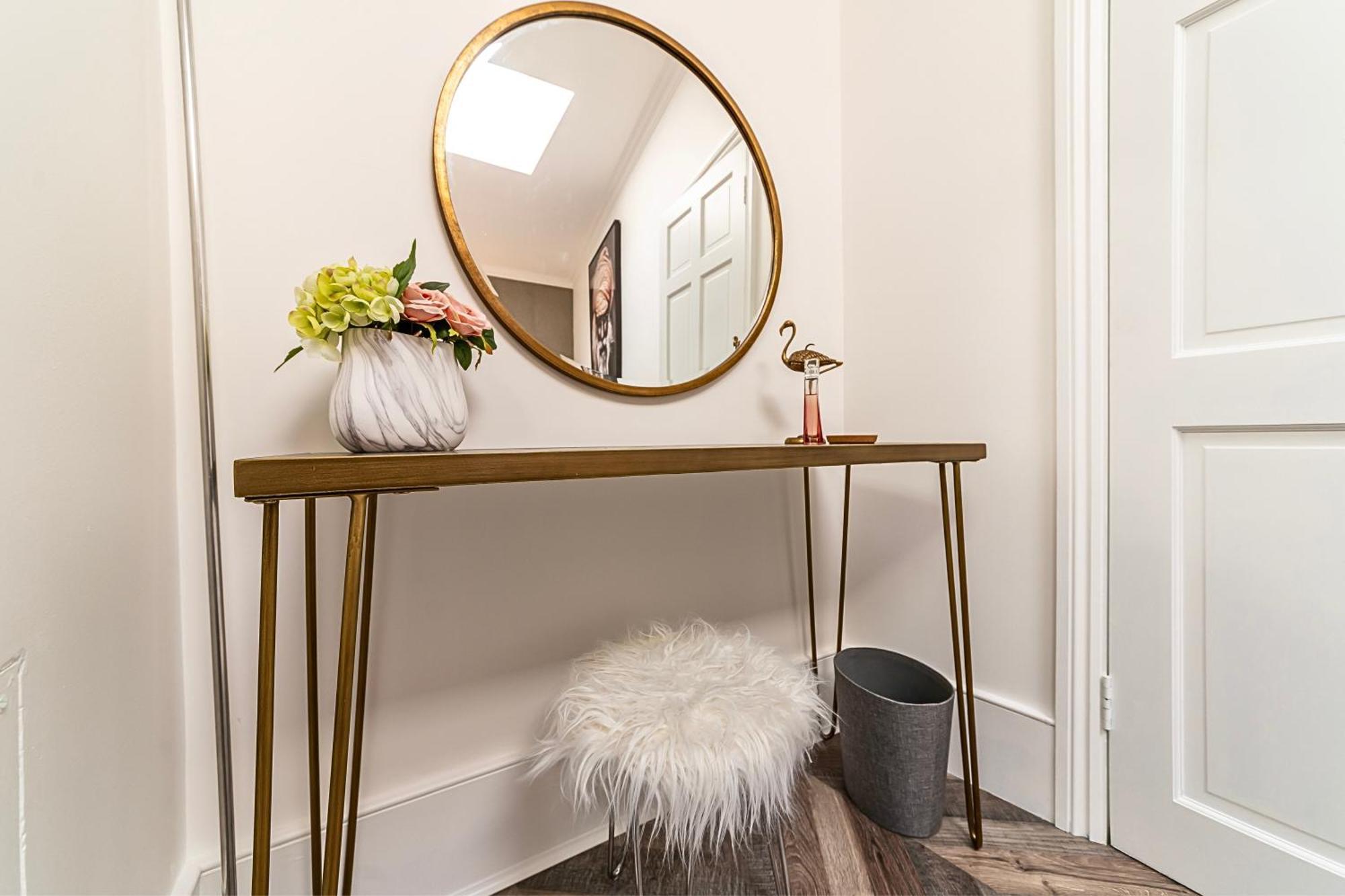 The Secret Kensington Garden Mews-2 Bedroom Full House-2 Train Lines- Spacious-Kings Road- Harrods -Chelsea Stadium-Private Small Patio 런던 외부 사진