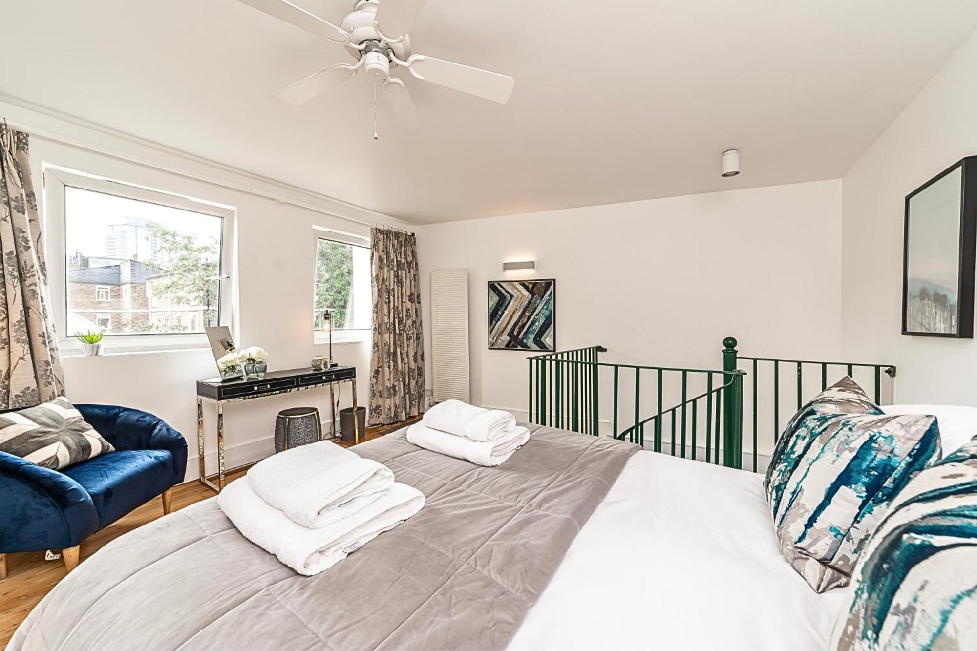 The Secret Kensington Garden Mews-2 Bedroom Full House-2 Train Lines- Spacious-Kings Road- Harrods -Chelsea Stadium-Private Small Patio 런던 외부 사진